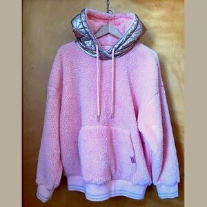 NWT UGG Loyra Pink and Gold Sherpa Metallic Hoodie Size M 100% authentic
